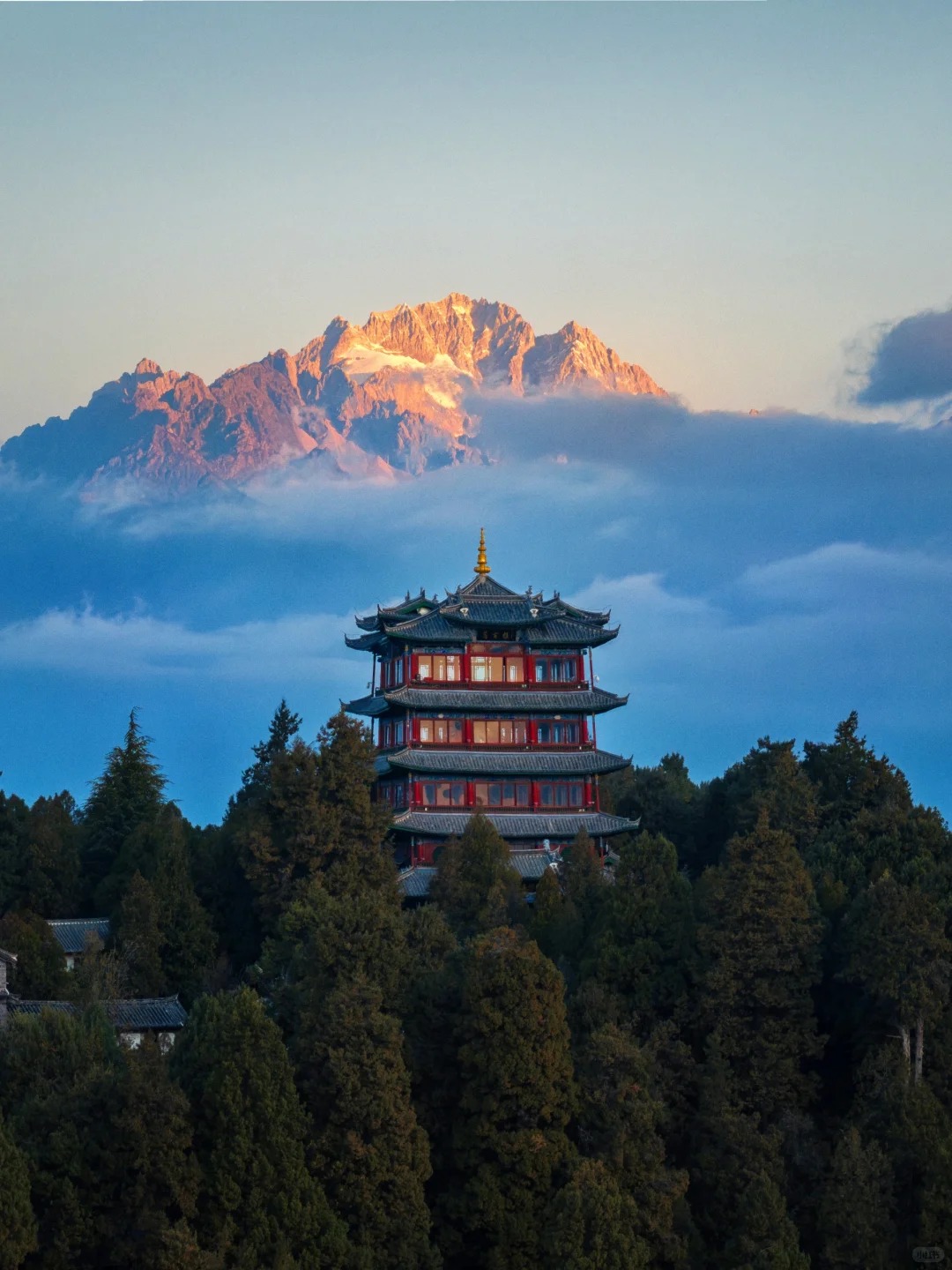 雪山下的古城这一刻在丽江具体化了‼